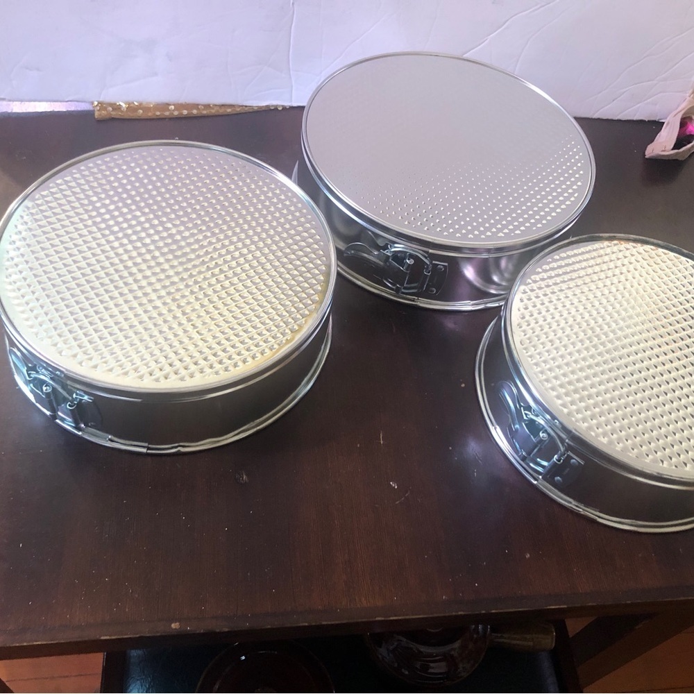 Springform Pan Set (3). NEW in Box. - Picture 3 of 4